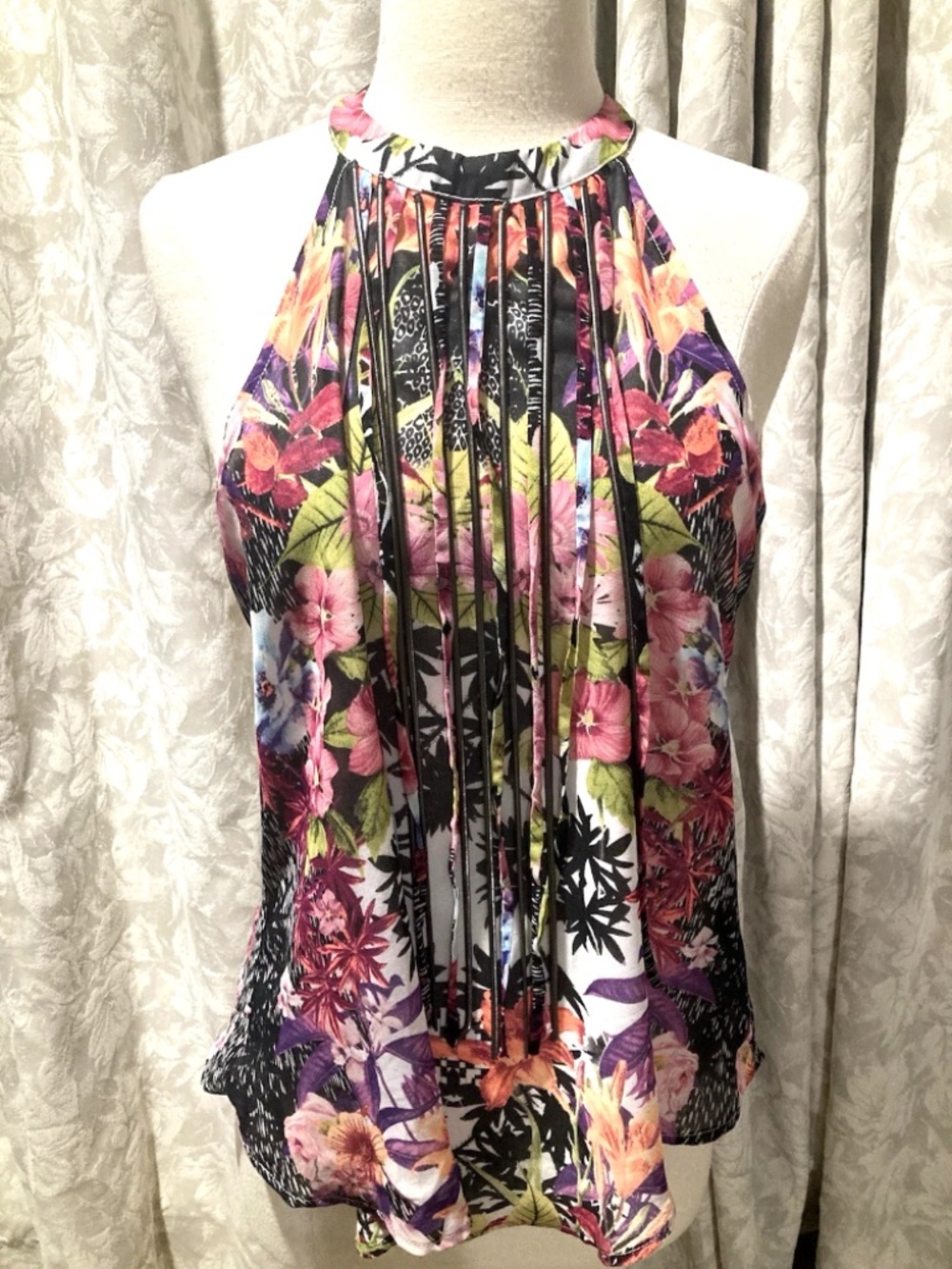 NWT Bebe 2b floral fringe halter top Size xs
